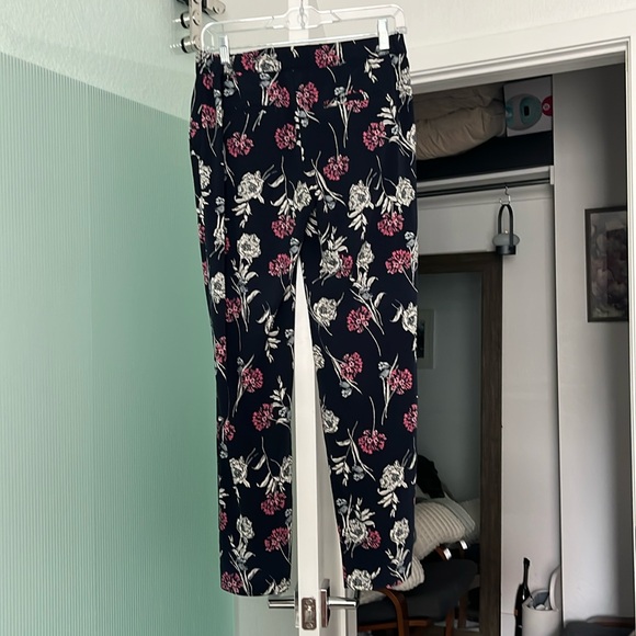 Ann Taylor Floral Print Patterned Joggers / Pants - Picture 2 of 4